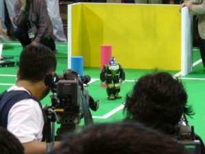 Team OSAKA の 2 足歩行ロボット、VisiON