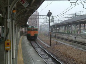 尾道駅にて、乗ってきたモハ 113 系 (?)