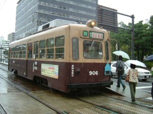 広島電鉄の一コマ。大阪市電の車両が動態保存されている。